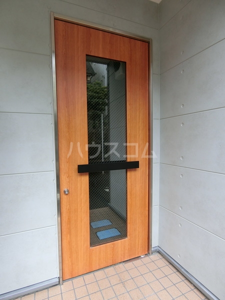 24/30 エントランス