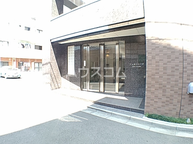 24/30 エントランス