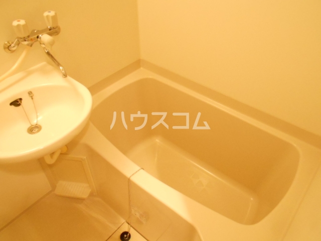 13/30 浴室
