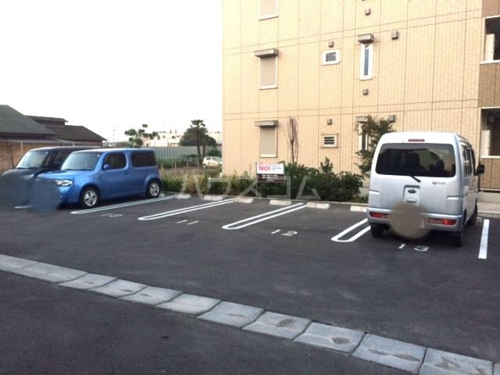 28/30 駐車場