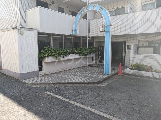 24/30 エントランス