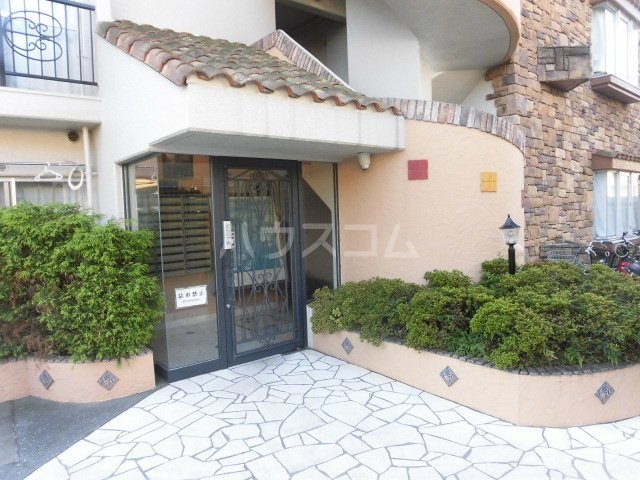 24/30 エントランス