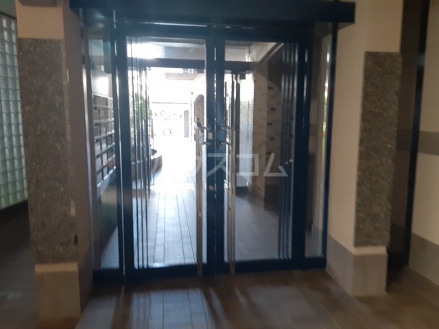 24/25 エントランス