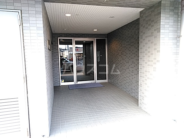 28/30 エントランス