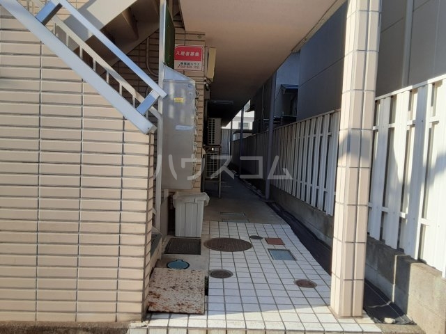 24/30 エントランス