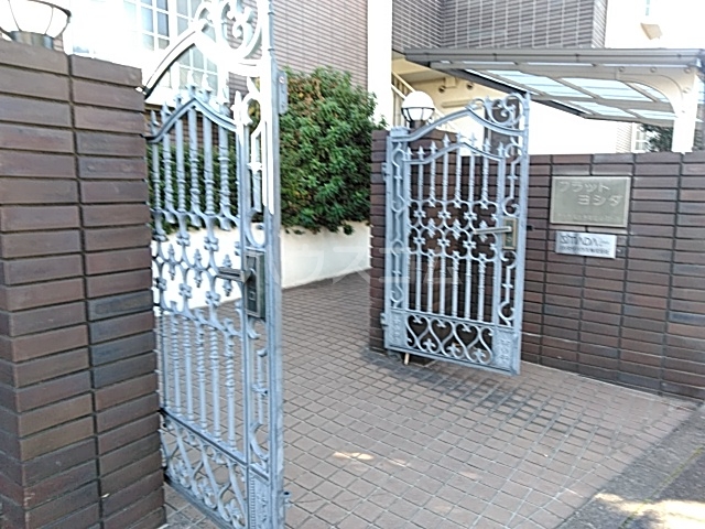 23/30 エントランス