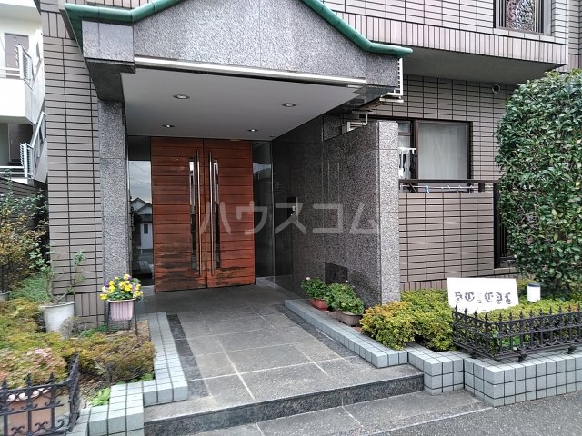 16/19 エントランス