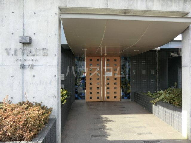 18/26 エントランス