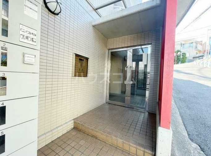 28/30 エントランス