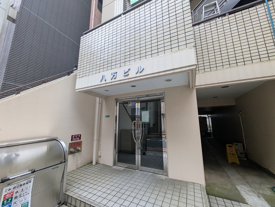 28/30 エントランス