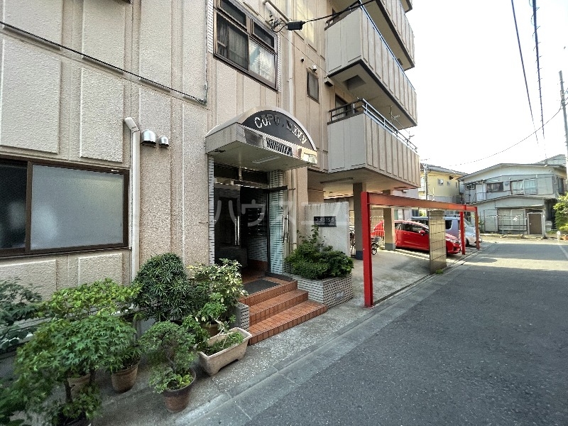 21/30 エントランス