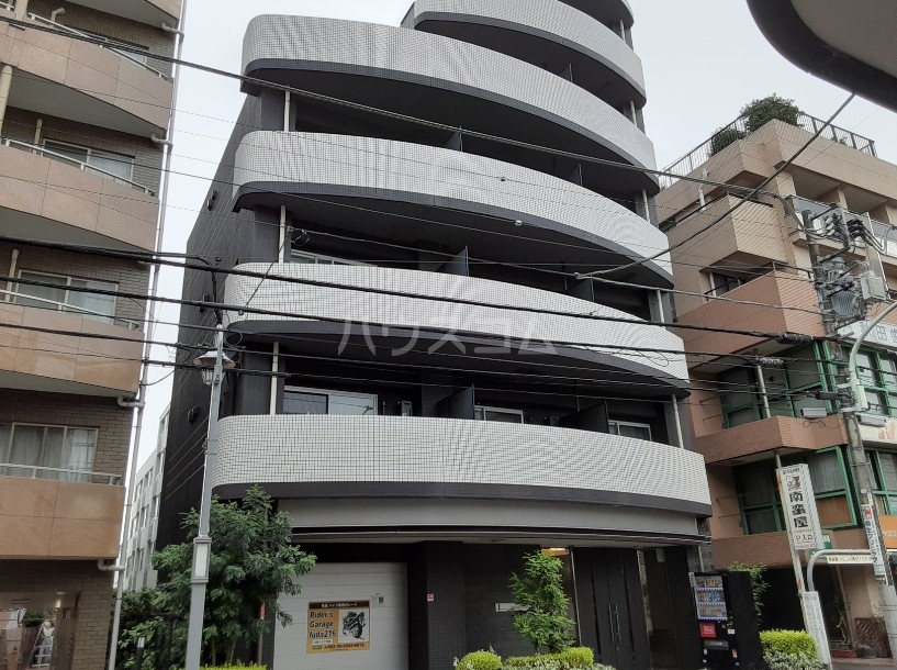 27/30 エントランス