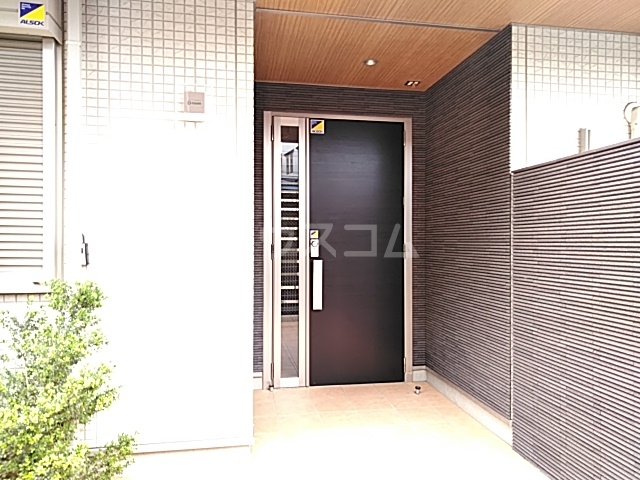 19/27 エントランス