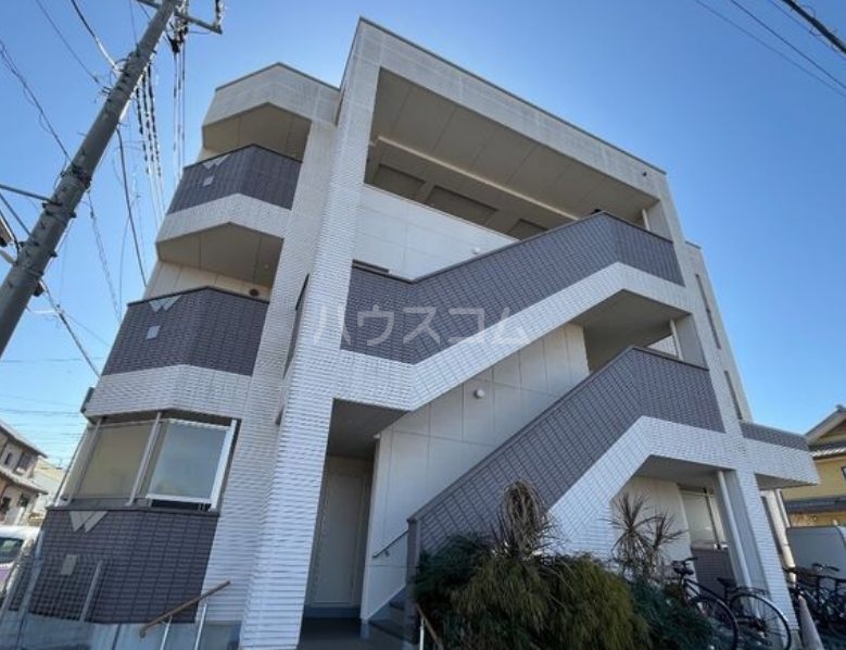 24/30 エントランス