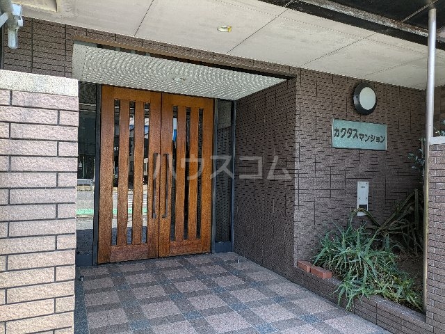 21/30 エントランス