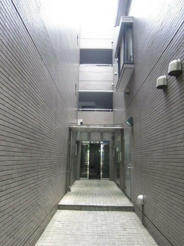 13/18 エントランス