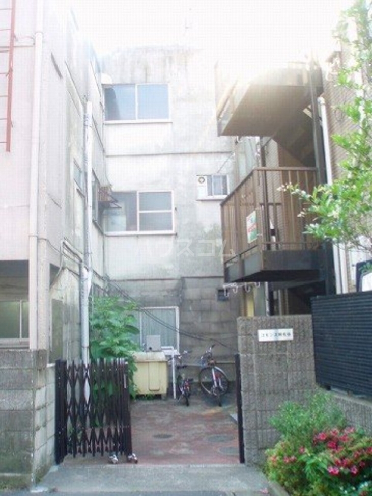 14/20 エントランス