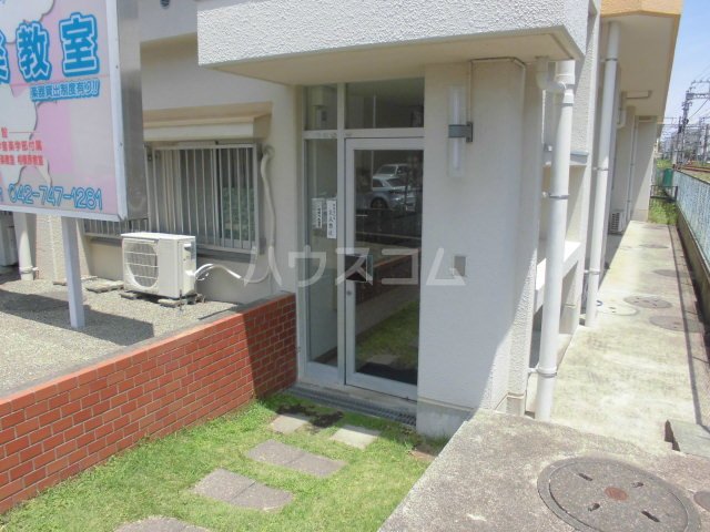 18/19 エントランス