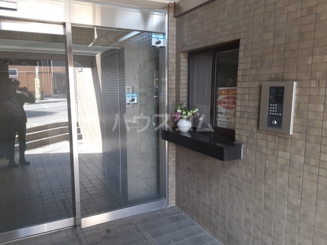 22/23 エントランス