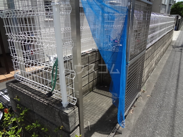 18/22 エントランス