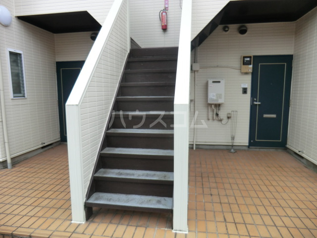 22/26 エントランス
