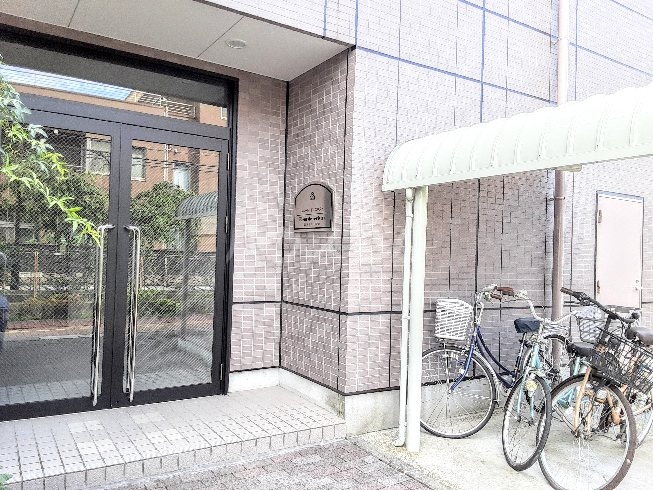 23/30 エントランス