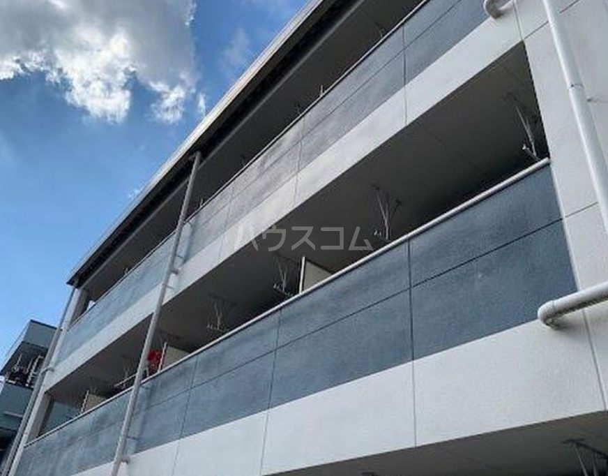 23/30 エントランス