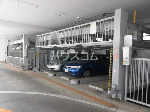18/28 駐車場