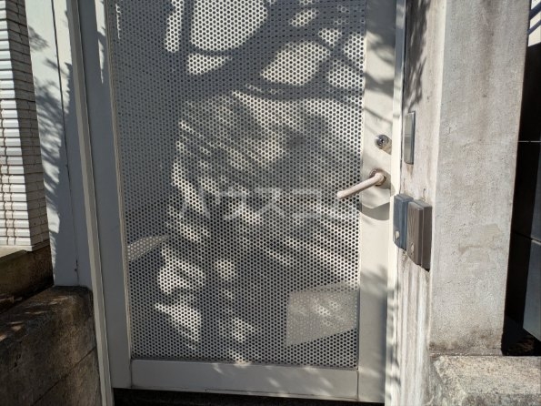 21/30 エントランス