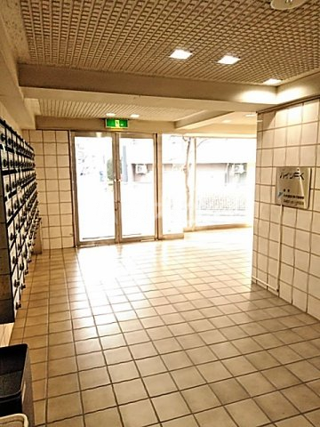 24/30 エントランス