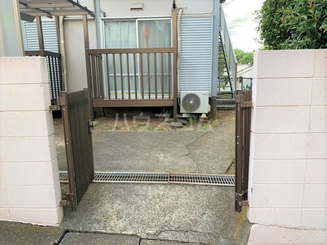 24/30 エントランス