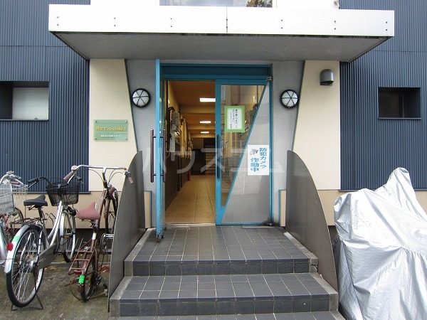 26/30 エントランス