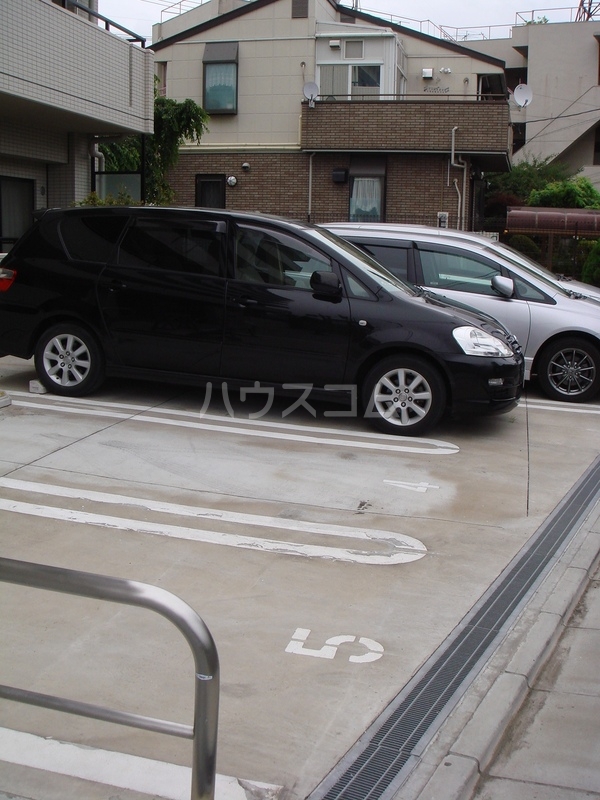 18/28 駐車場