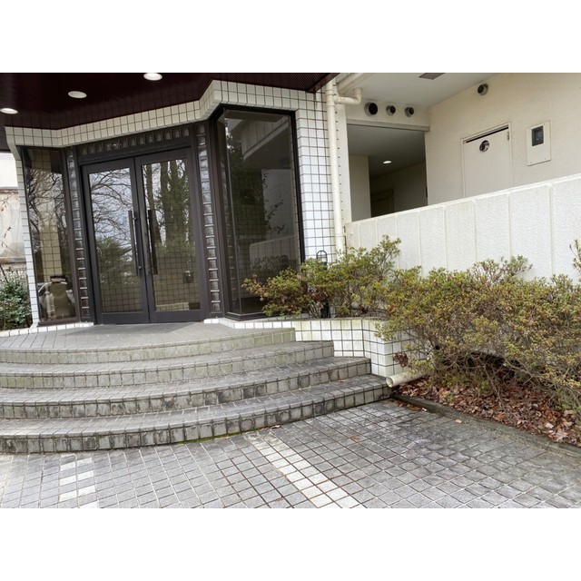 25/30 エントランス