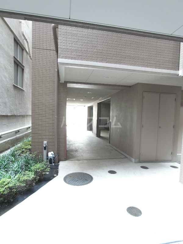 21/30 エントランス