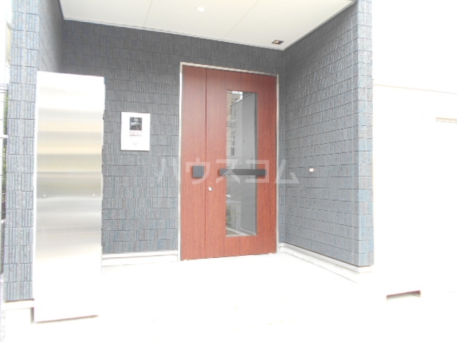 24/30 エントランス