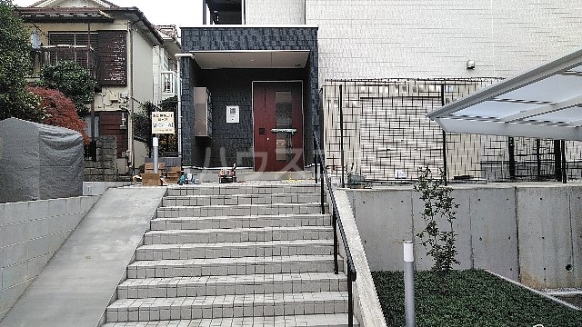 21/30 エントランス