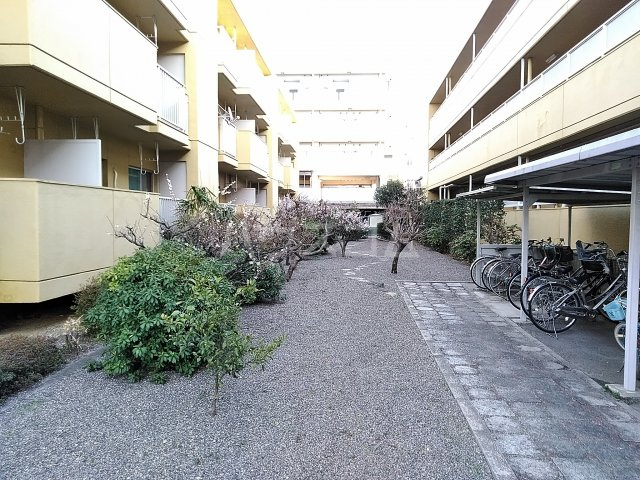 25/30 エントランス