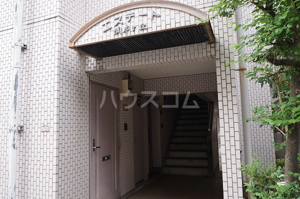 18/27 エントランス