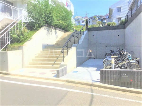 21/30 エントランス