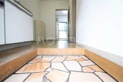 26/29 エントランス