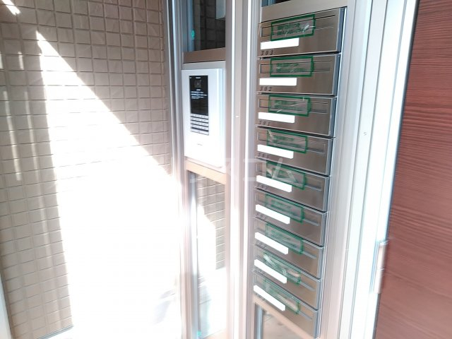 25/26 エントランス