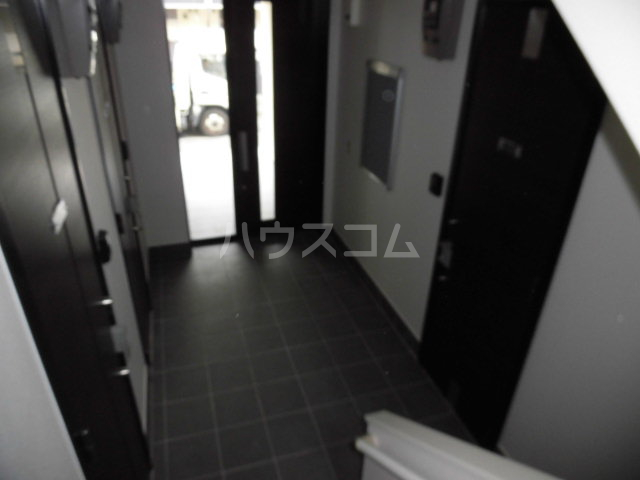 16/20 エントランス