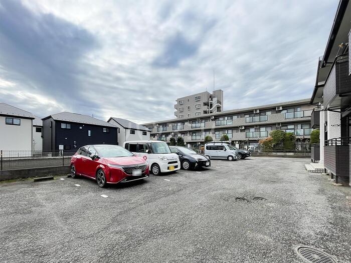 28/30 駐車場