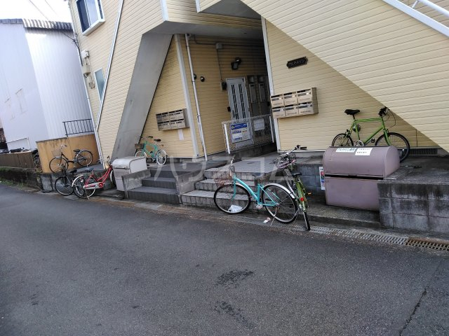 23/30 エントランス