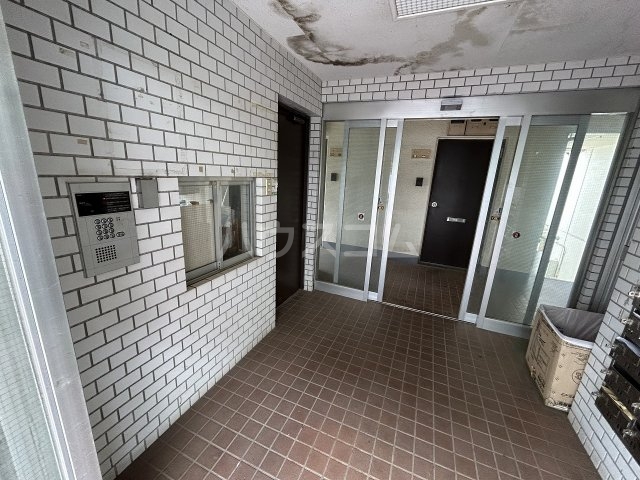 24/30 エントランス