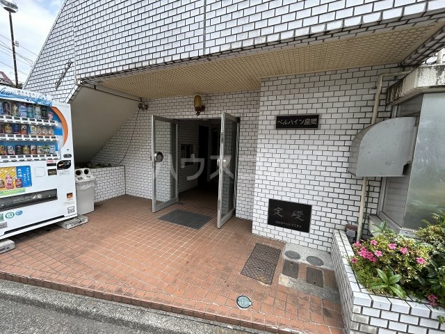 25/30 エントランス