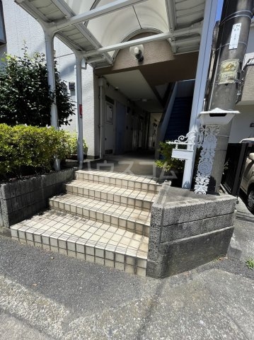 21/29 エントランス