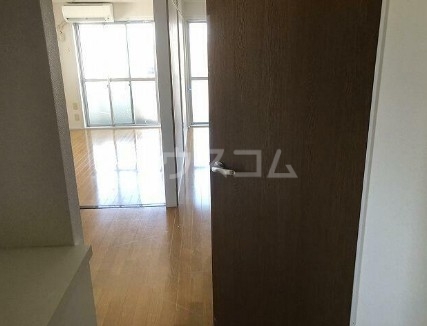 17/27 エントランス