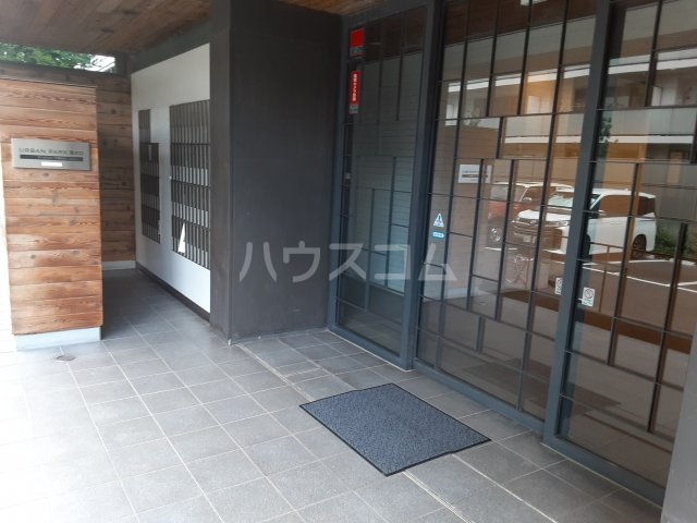 28/30 エントランス